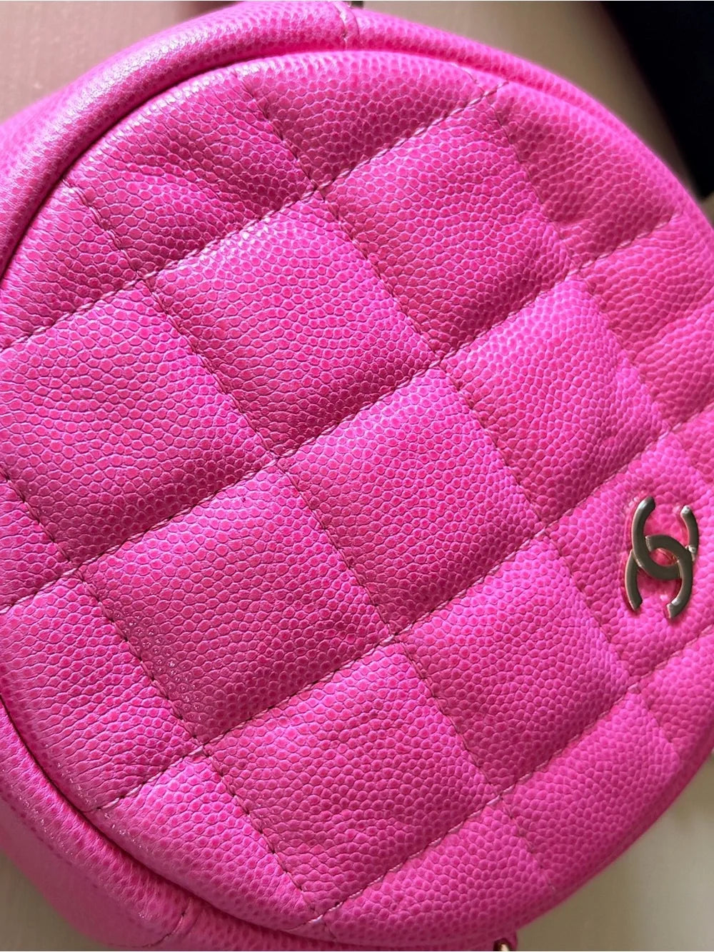 Chanel 2019 Pink Caviar Quilted Round Filigree Crossbody Bag — photo 3