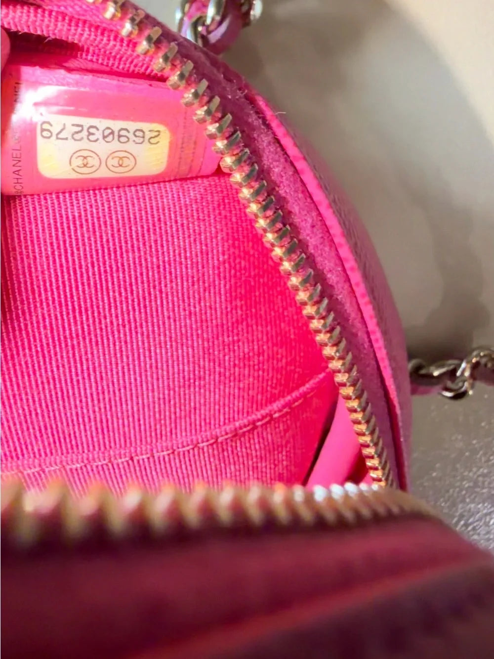 Chanel 2019 Pink Caviar Quilted Round Filigree Crossbody Bag — photo 9