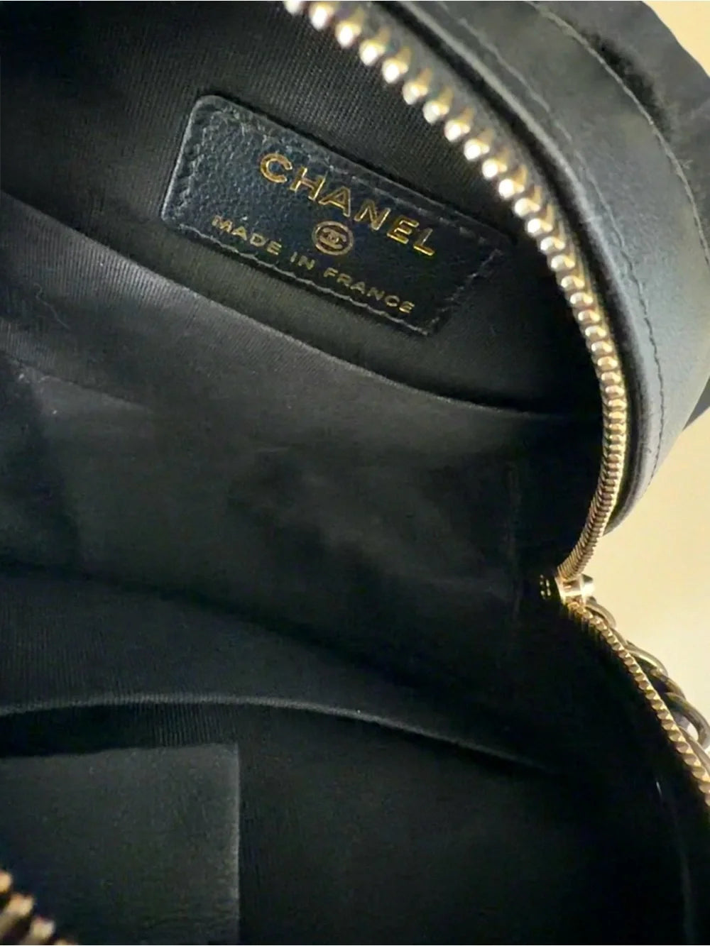 Chanel Round Clutch with Chain | Black Shearling & Leather — photo 6
