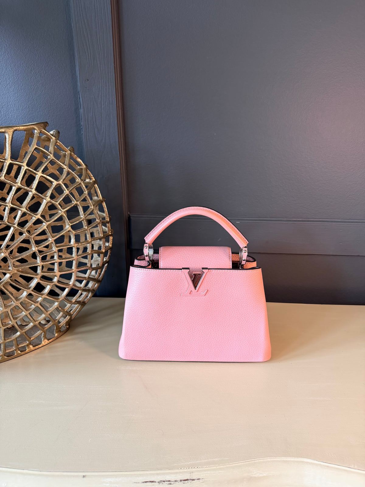 Louis Vuitton pink Capucines — detail photo 1710