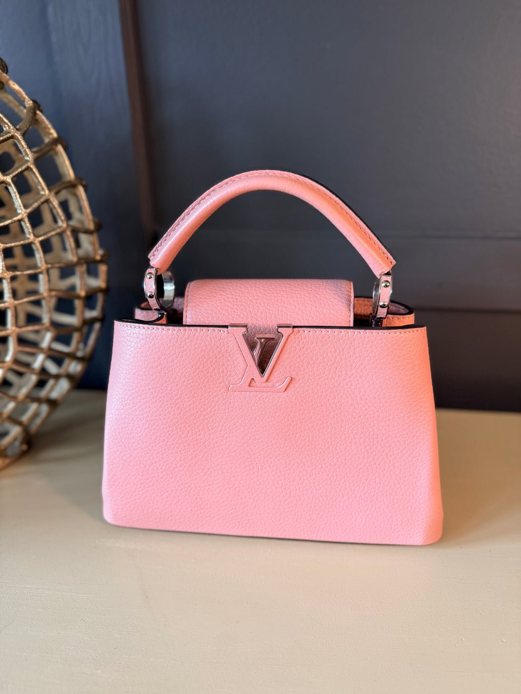 Louis Vuitton pink Capucines — detail photo 1711