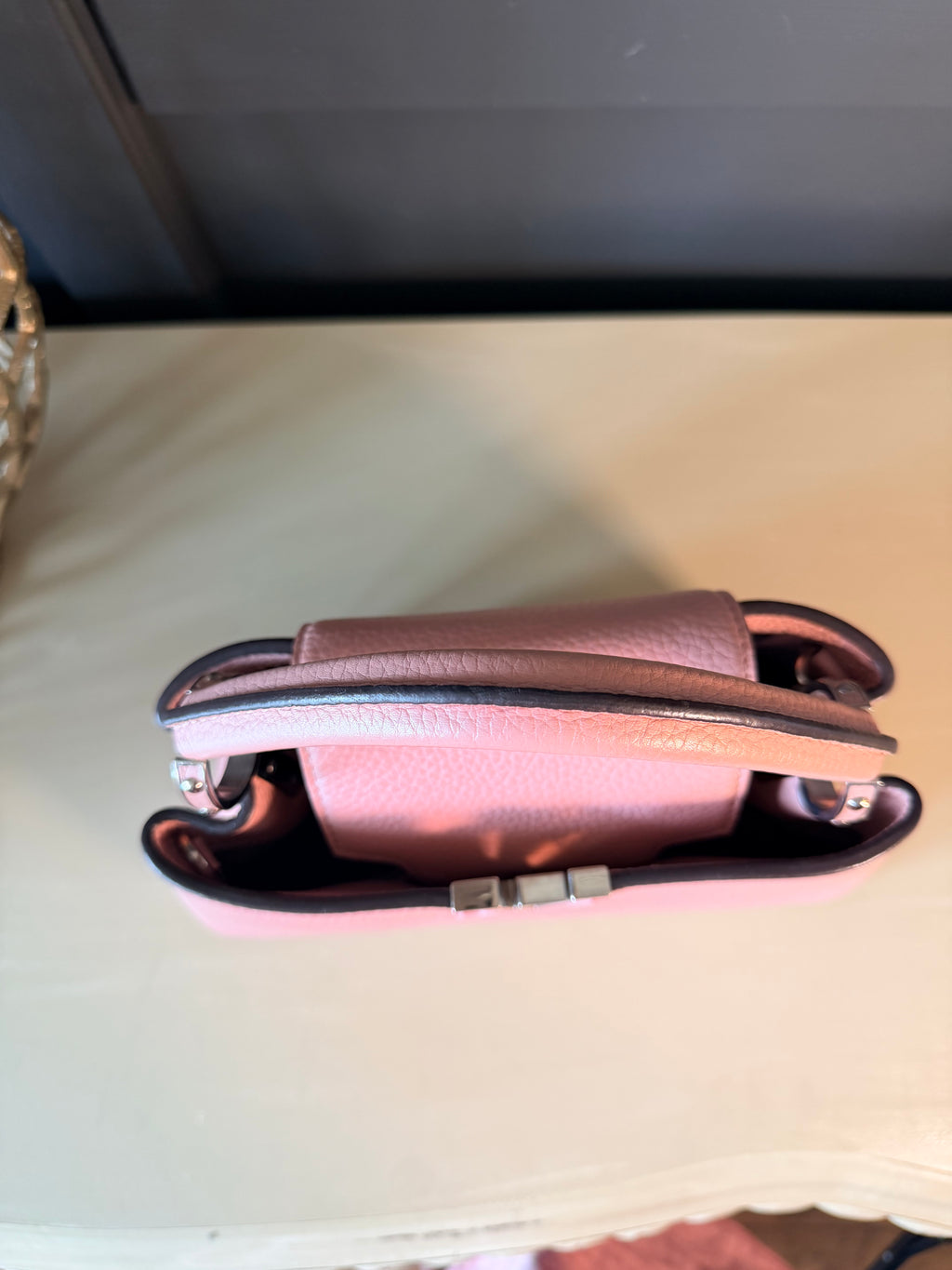 Louis Vuitton pink Capucines — detail photo 1713