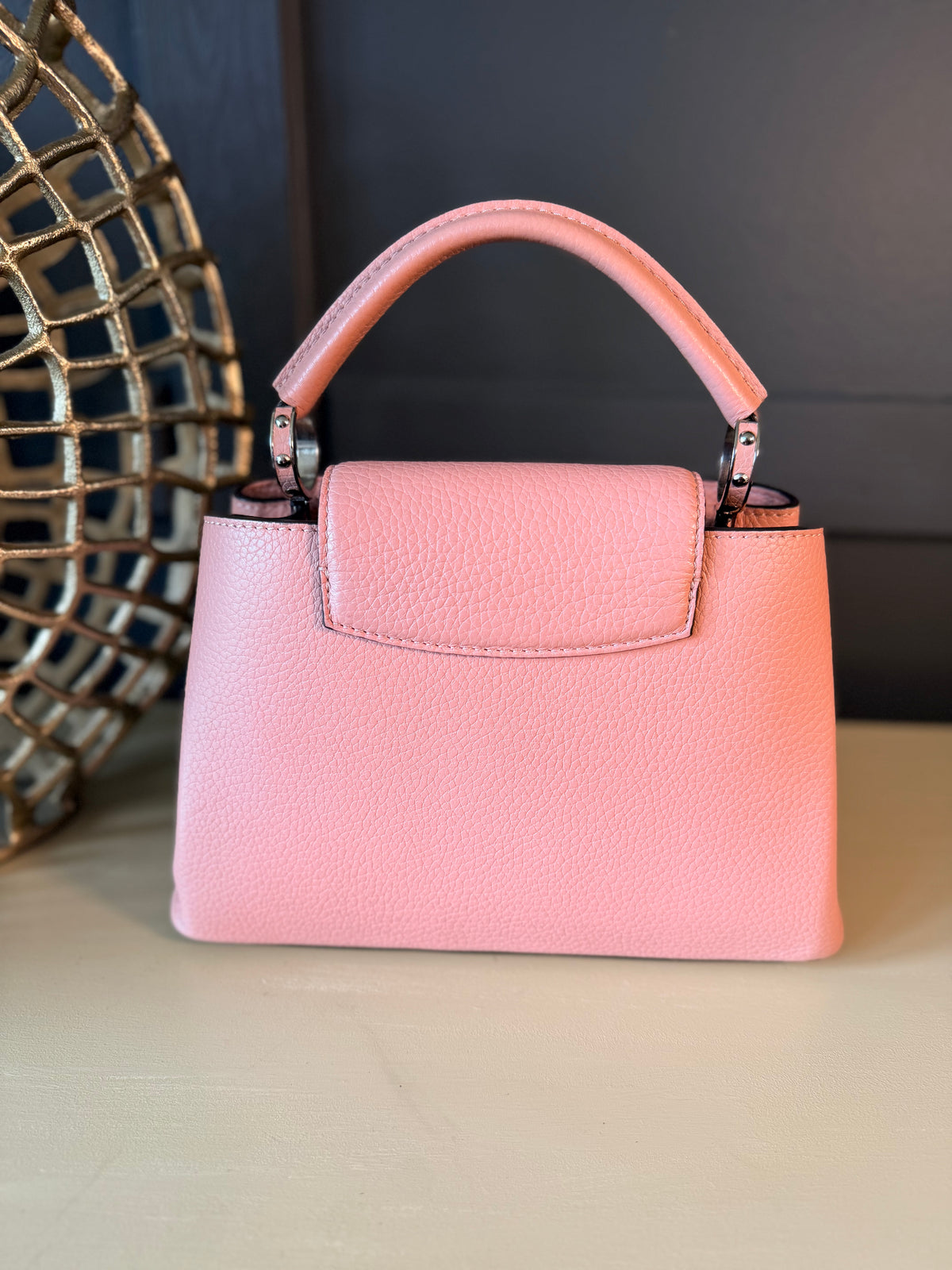 Louis Vuitton pink Capucines — detail photo 1715