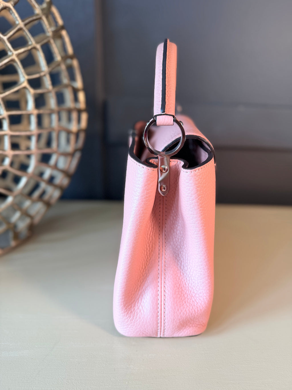 Louis Vuitton pink Capucines — detail photo 1716