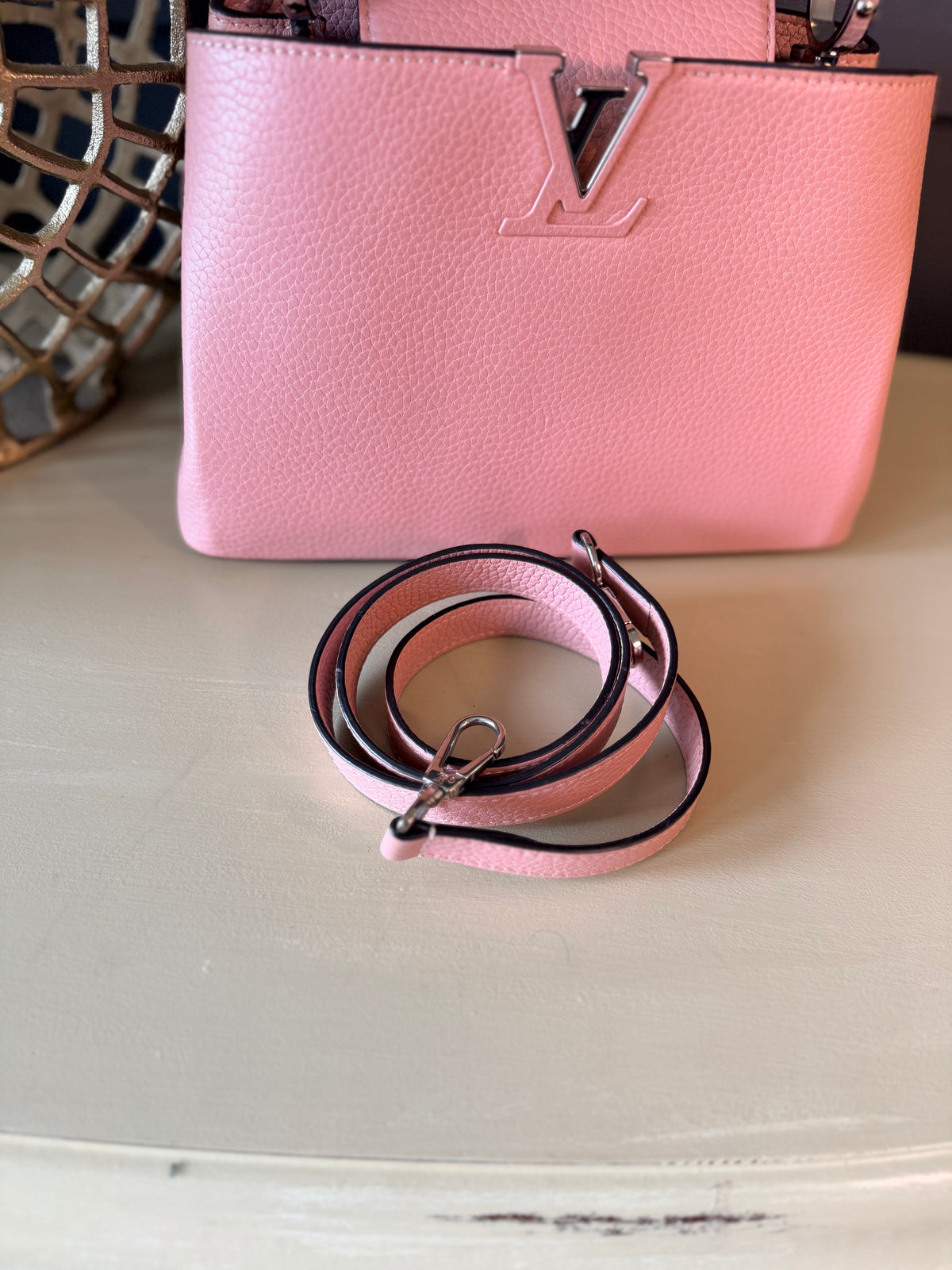 Louis Vuitton pink Capucines — detail photo 1722