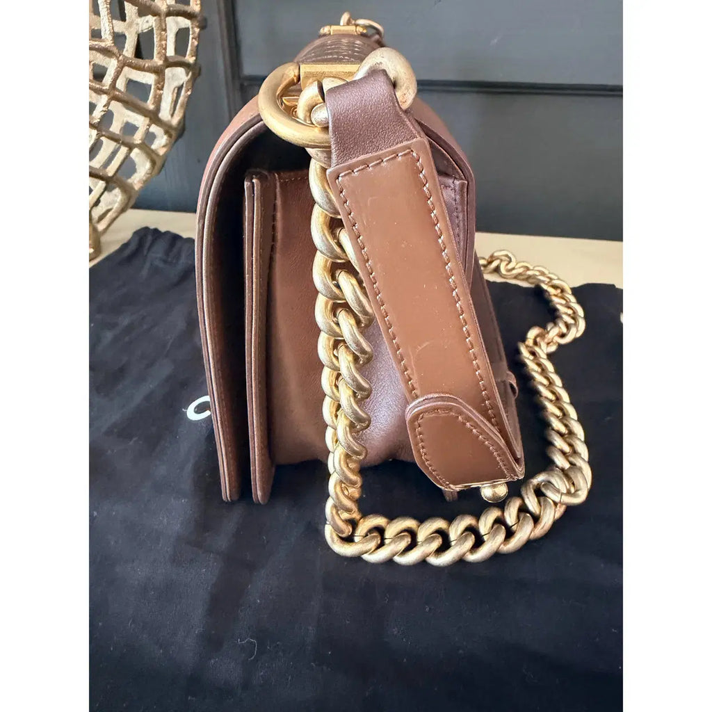 Chanel Boy Shoulder Bag | Brown Patent Leather — photo 3