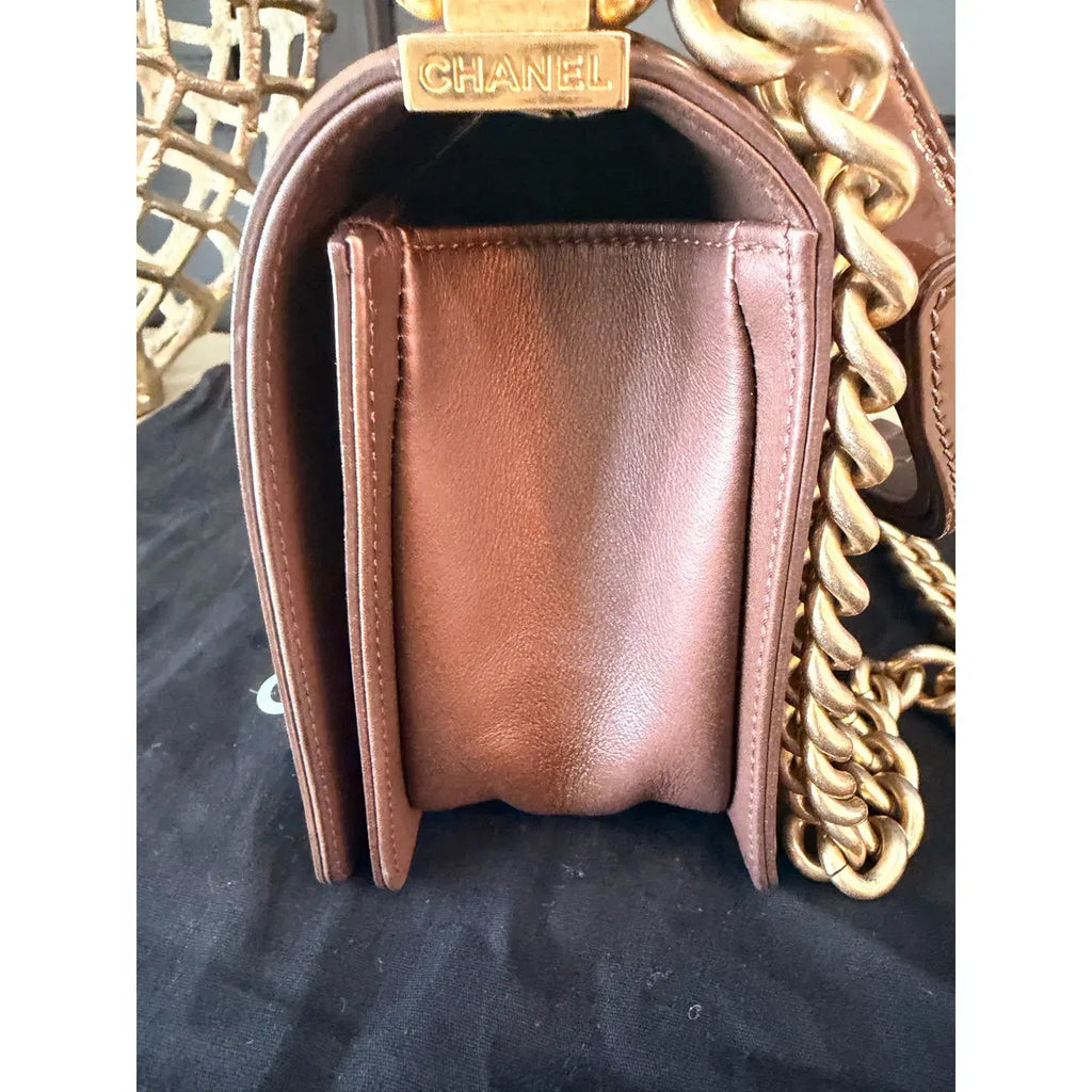Chanel Boy Shoulder Bag | Brown Patent Leather — photo 4