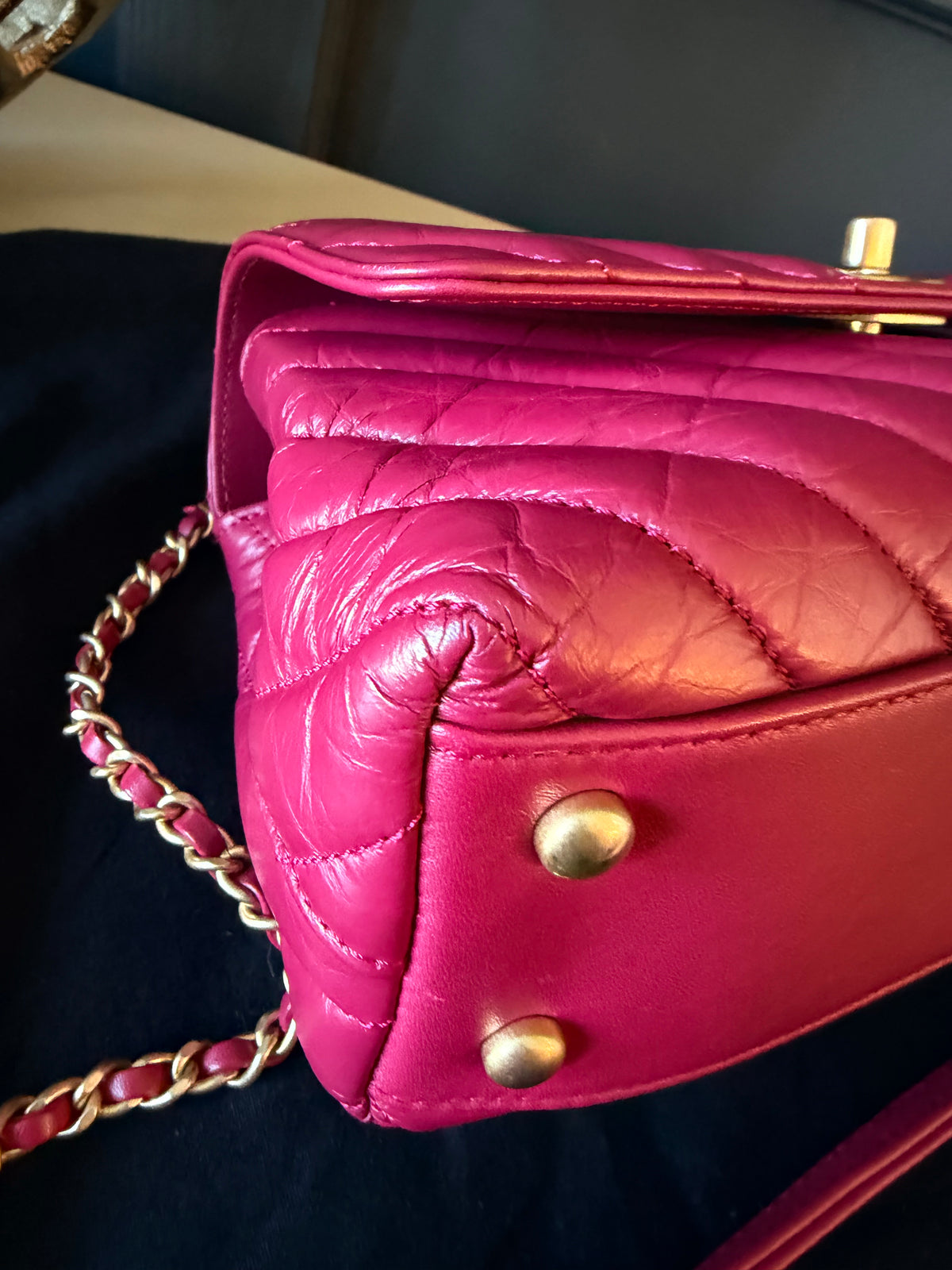 Chanel red chevron Coco Handle – Base corner condition