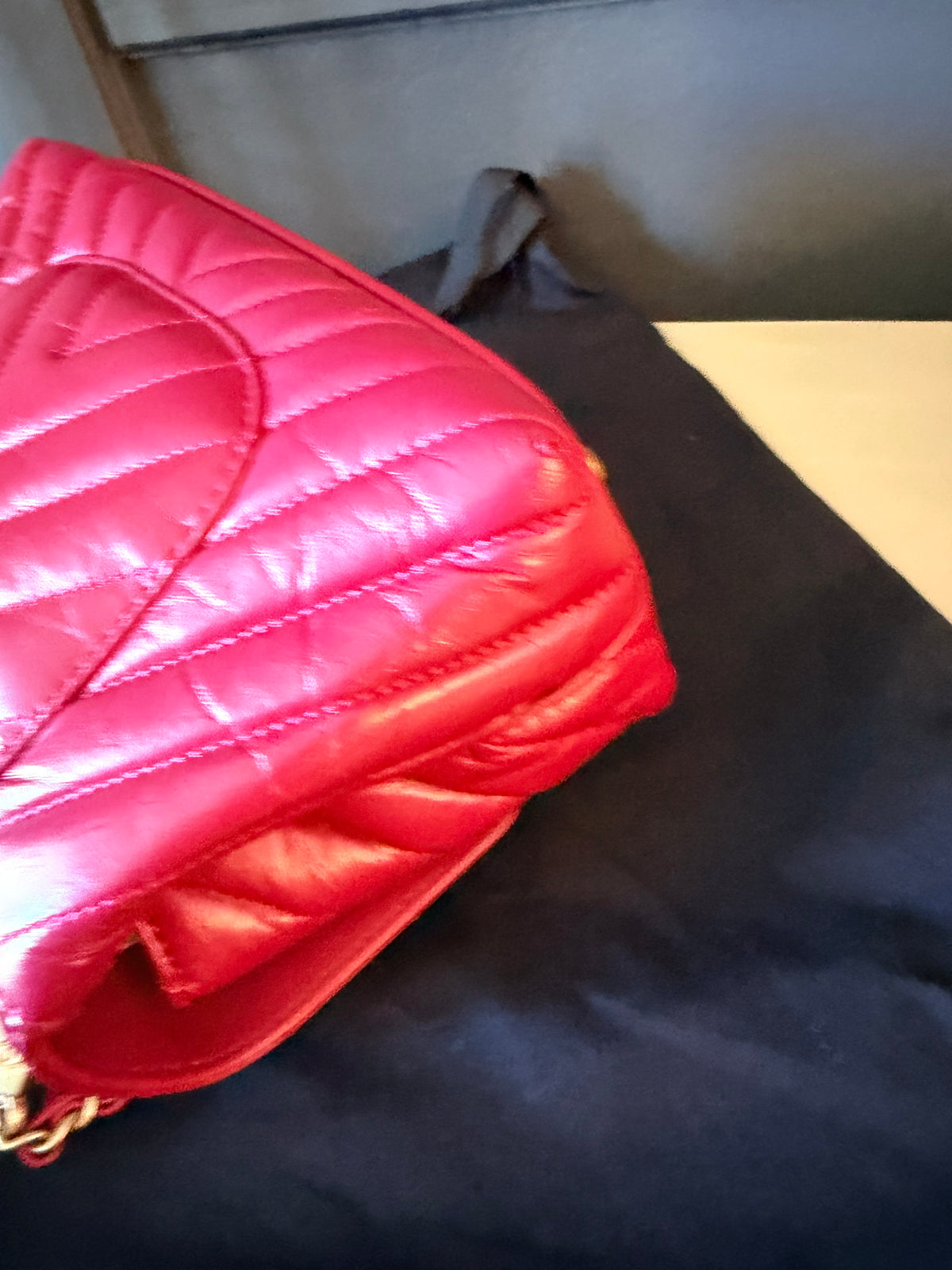 Chanel red chevron Coco Handle – Quilted leather edge condition