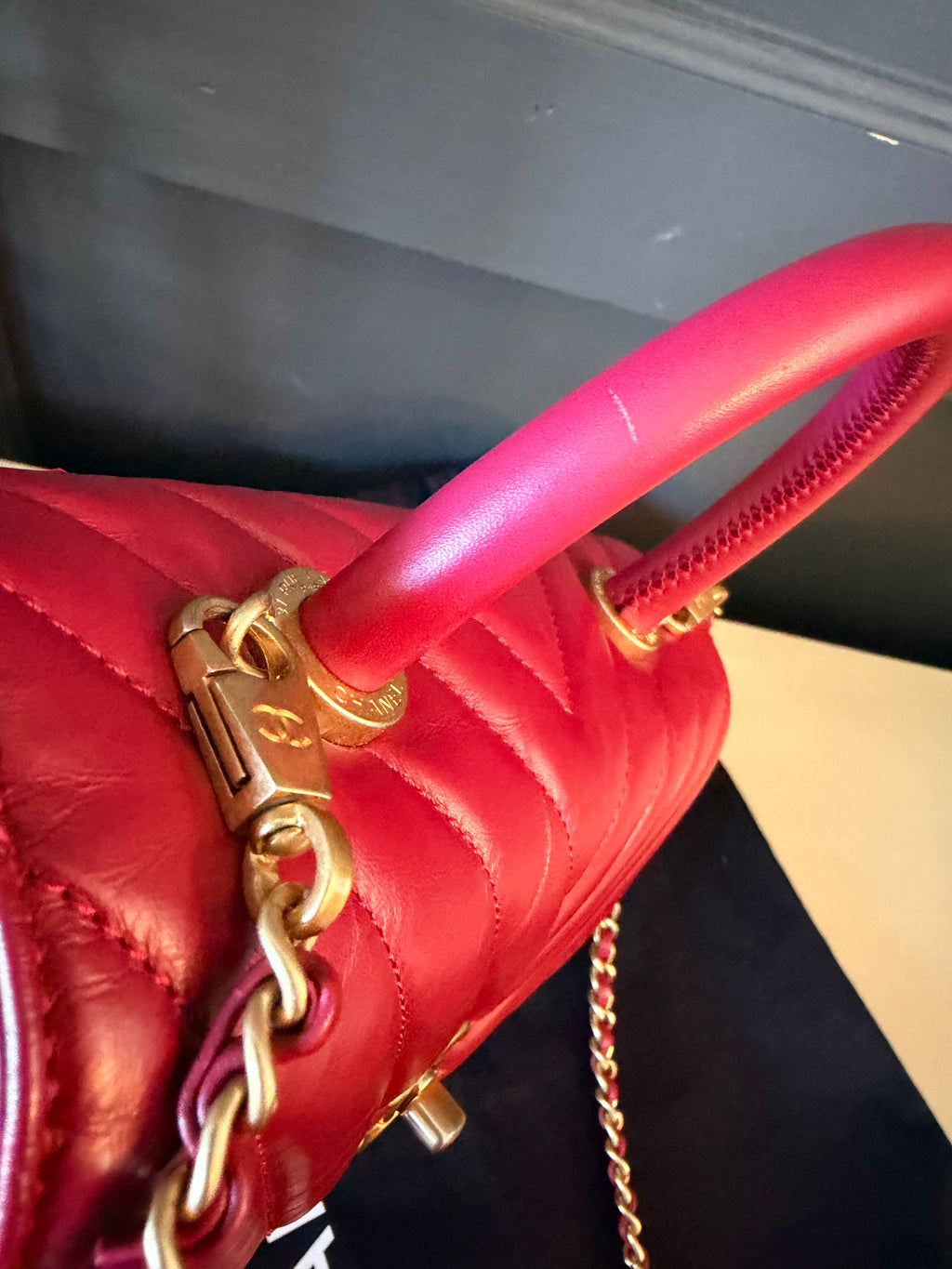 Chanel red chevron Coco Handle – Top handle and attachment detail