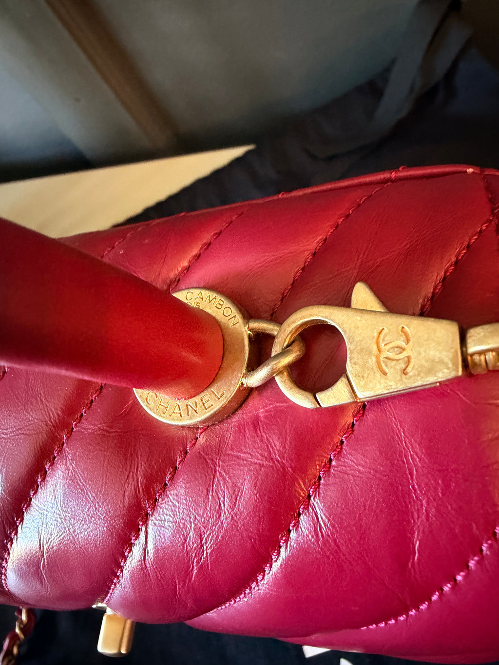 Chanel red chevron Coco Handle – Detachable strap fastening