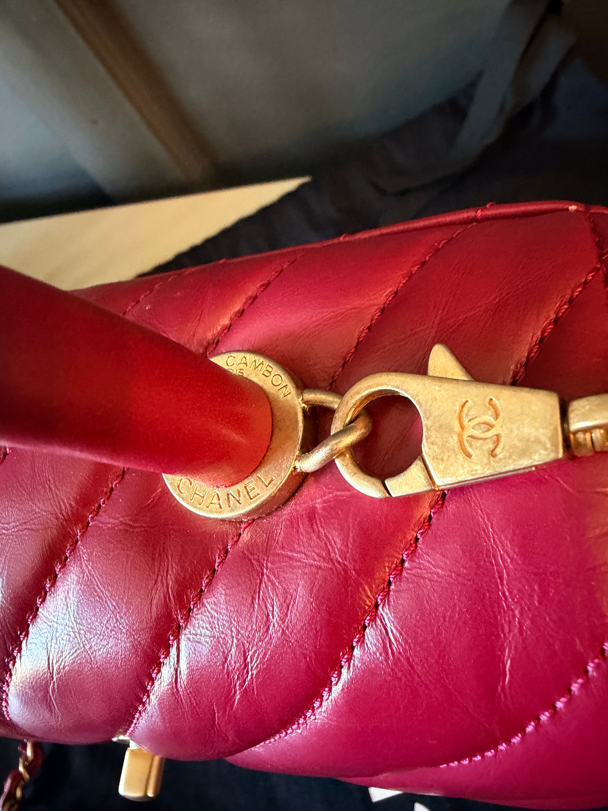 Chanel red chevron Coco Handle – Detachable strap fastening