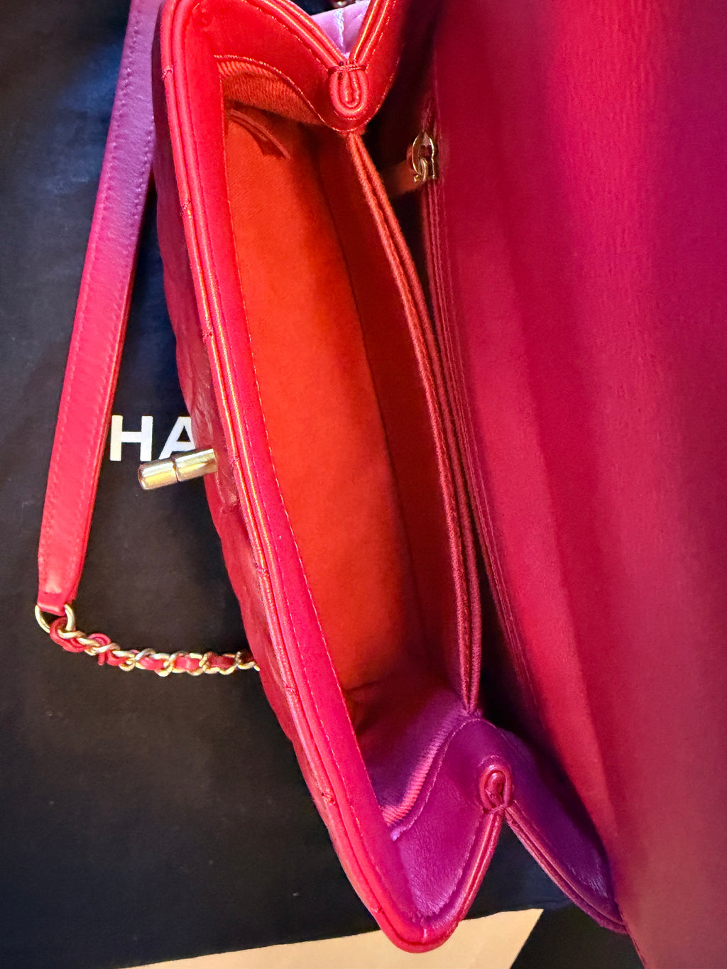 Chanel red chevron Coco Handle – Divided interior and zip compartment